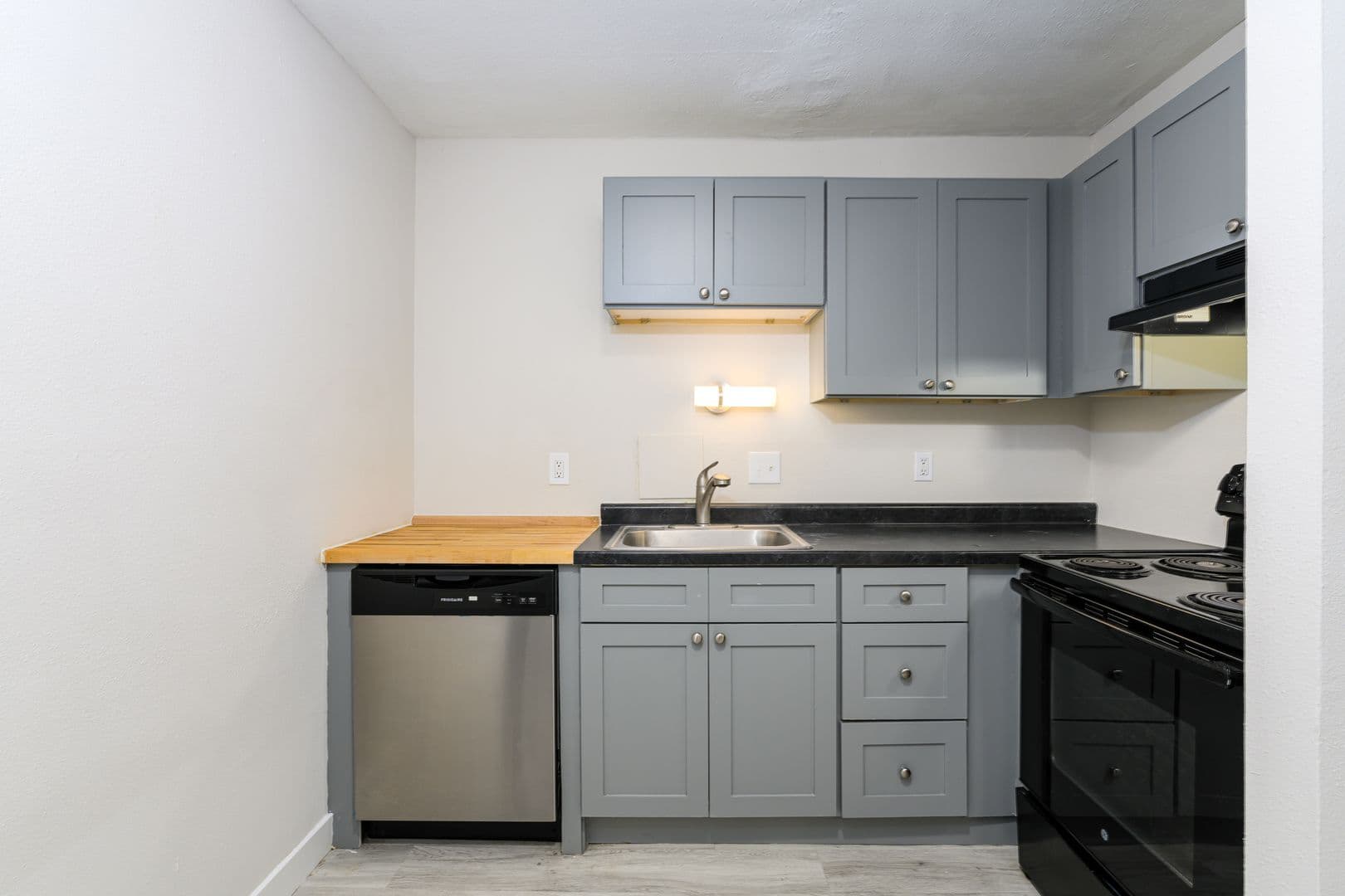 St. Louis Apartment: 7912 Olde English Rd