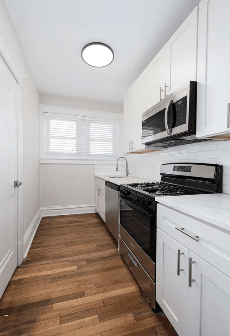 Maplewood Apartment: 7389 Maple Ave.