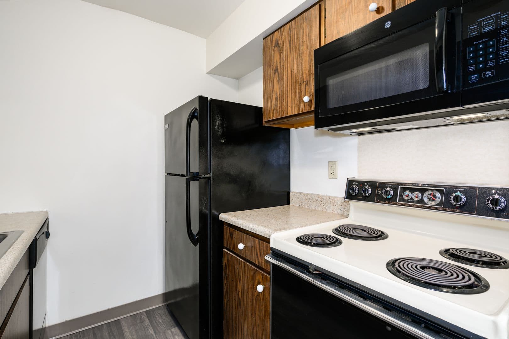 St. Louis Apartment: 10900 Oak Forest Parkway Dr