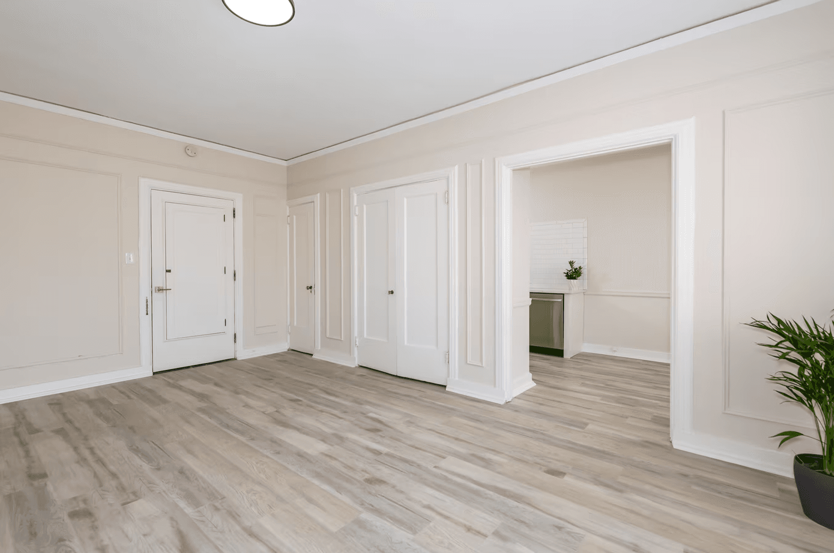 Saint Louis Apartment: 4961 Laclede Ave