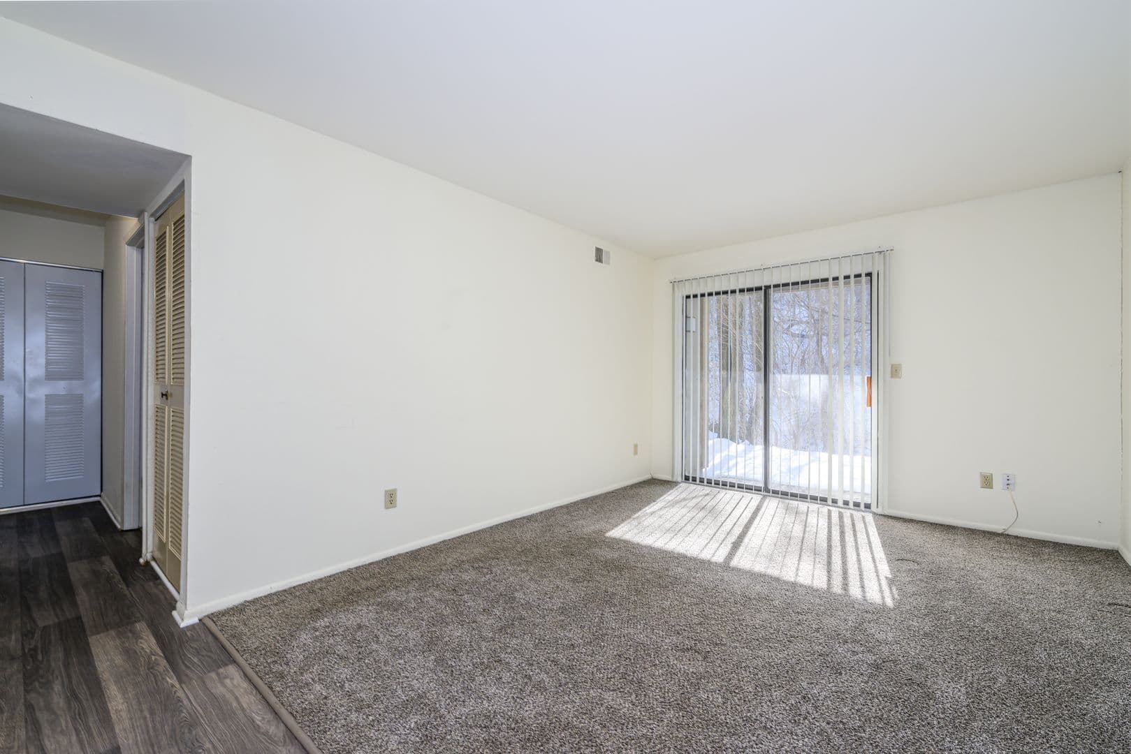 St. Louis Apartment: 10900 Oak Forest Parkway Dr