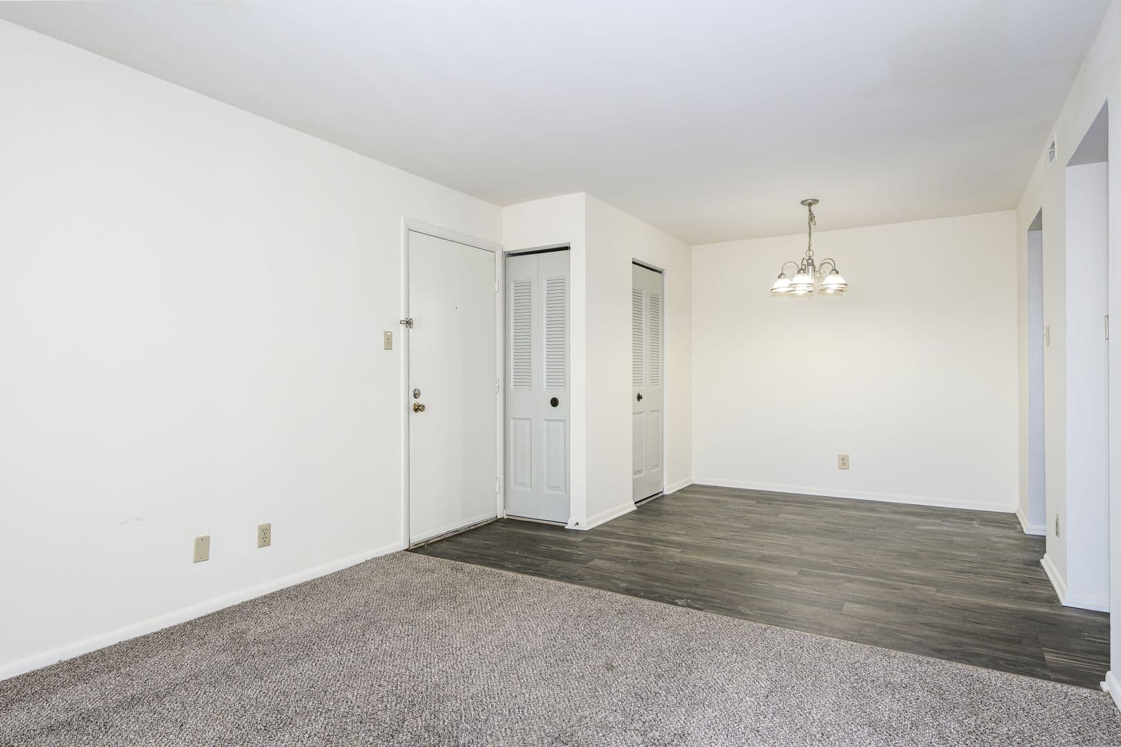 St. Louis Apartment: 10900 Oak Forest Parkway Dr