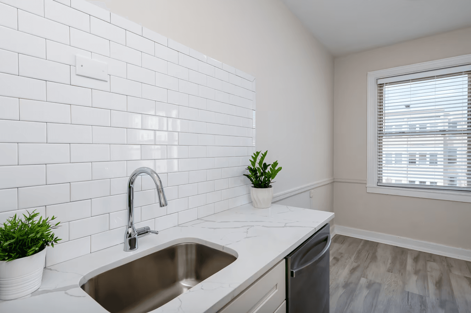 Saint Louis Apartment: 4961 Laclede Ave