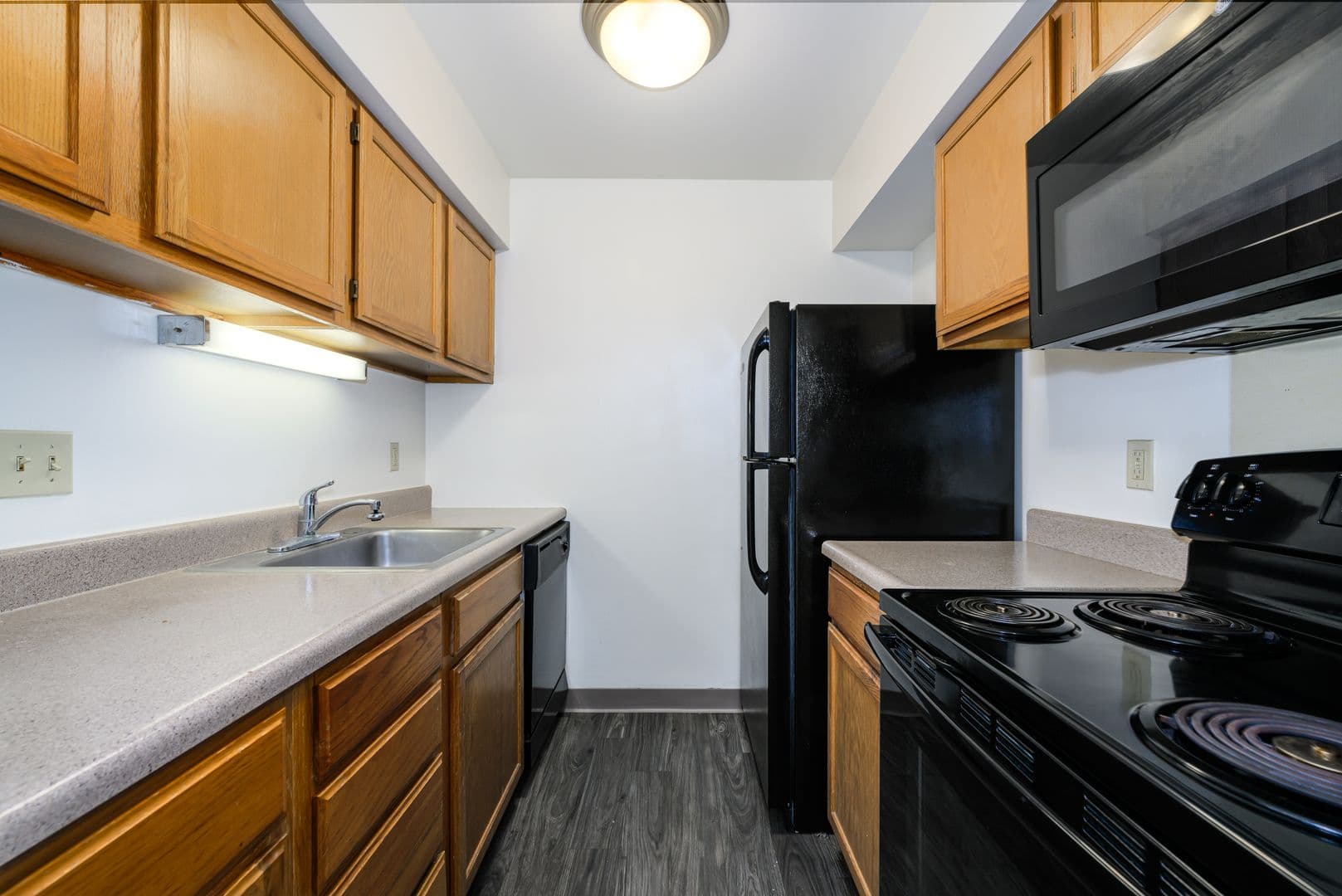St. Louis Apartment: 10900 Oak Forest Parkway Dr