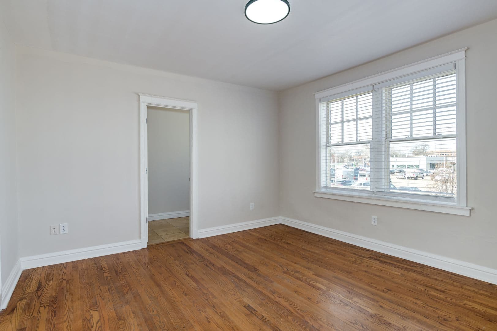 St. Louis Apartment: 1014 Oakview Place
