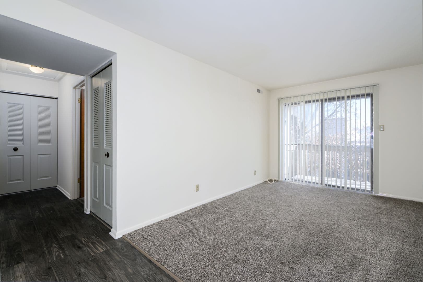St. Louis Apartment: 10900 Oak Forest Parkway Dr