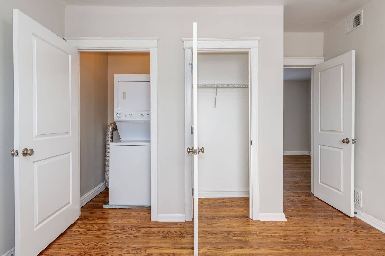 St. Louis Apartment: 1014 Oakview Place