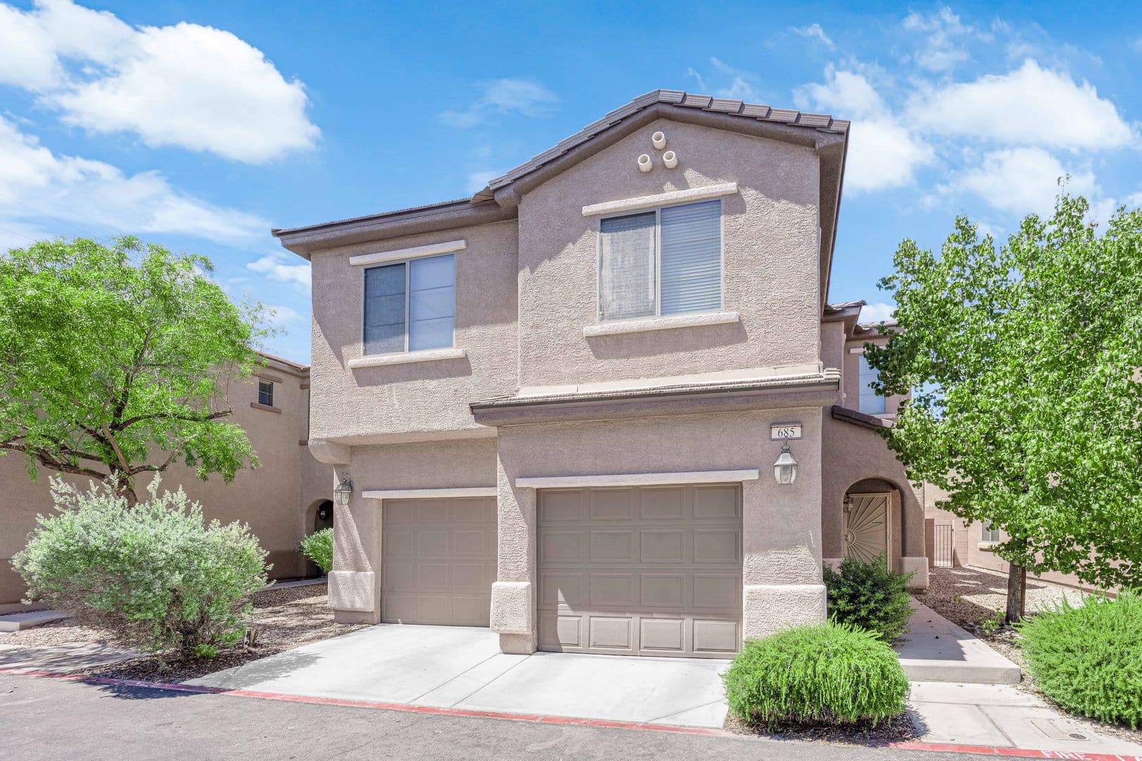 Henderson House: 685 Calamus Palm Place