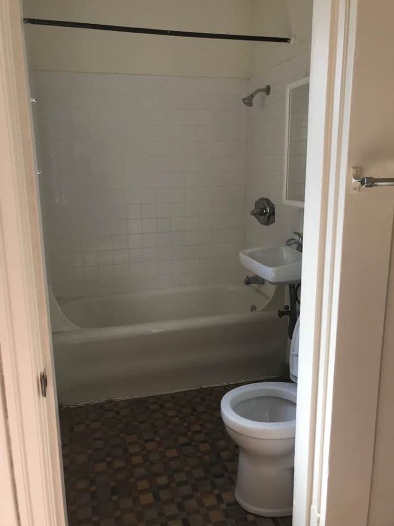 Berkeley Apartment: 1817 Oxford St