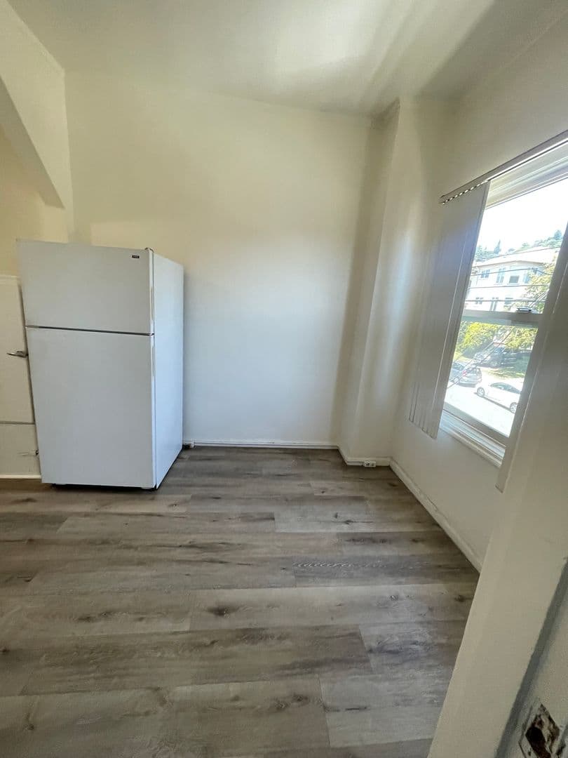 Berkeley Apartment: 2516 Piedmont Ave