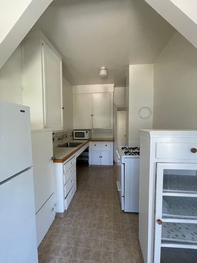 Berkeley Apartment: 2516 Piedmont Ave