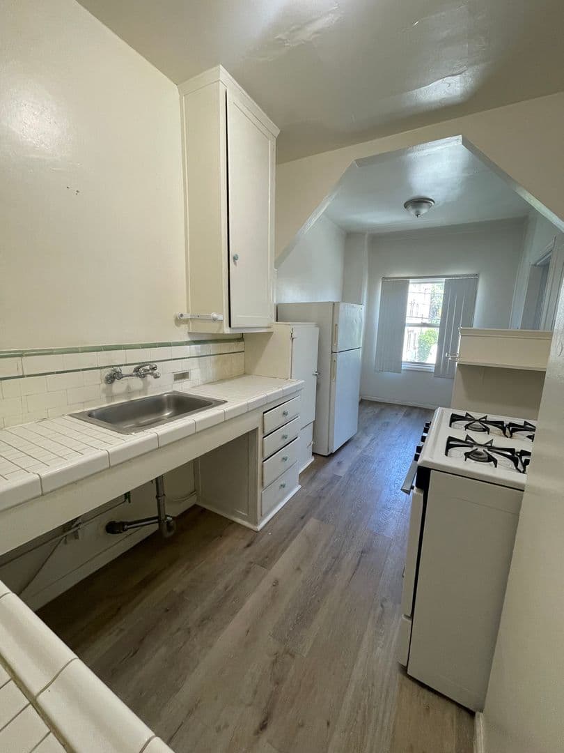 Berkeley Apartment: 2516 Piedmont Ave