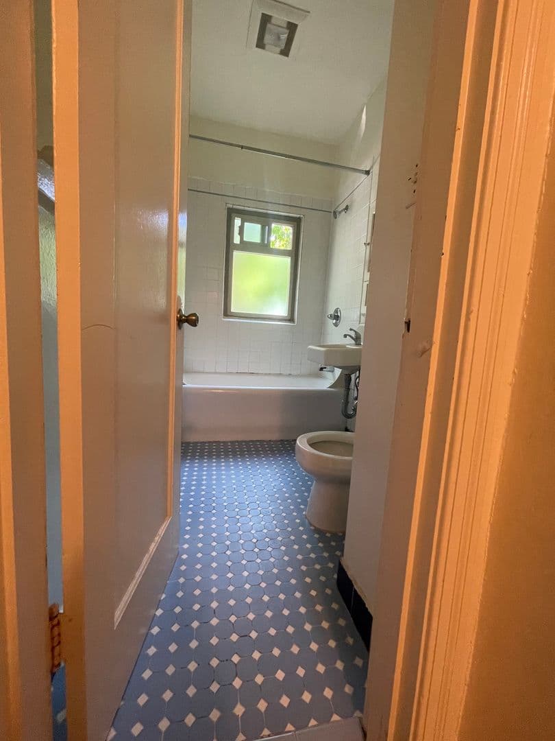 Berkeley Apartment: 2514 Piedmont Ave