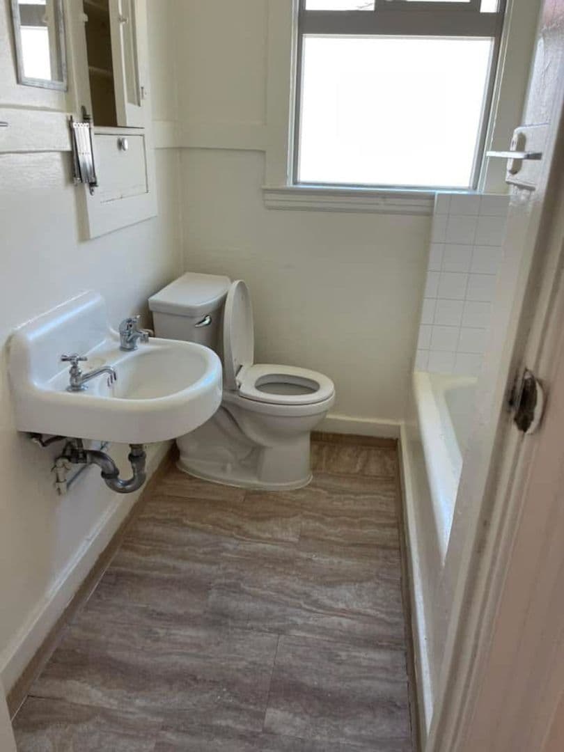 Berkeley Apartment: 2411 Durant Ave
