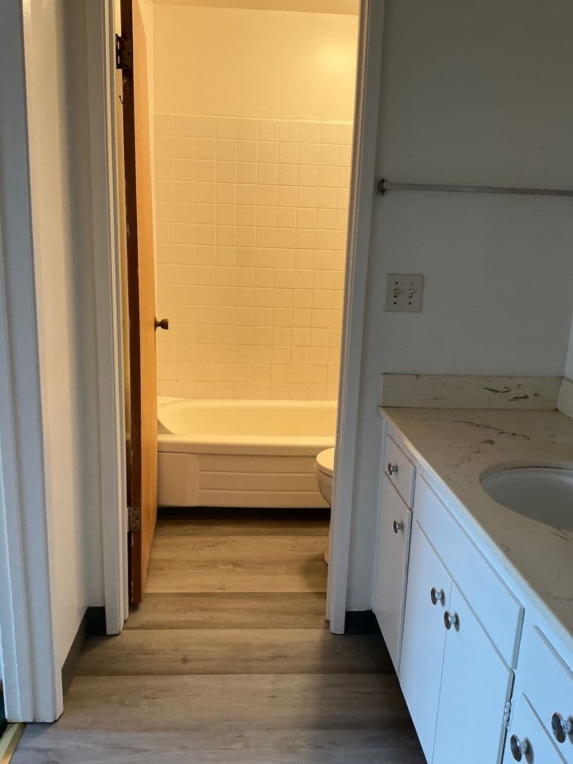 Berkeley Apartment: 2230 Haste St