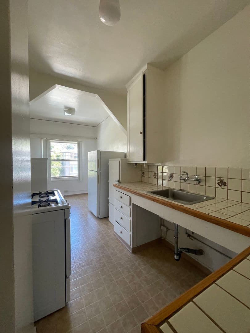 Berkeley Apartment: 2516 Piedmont Ave
