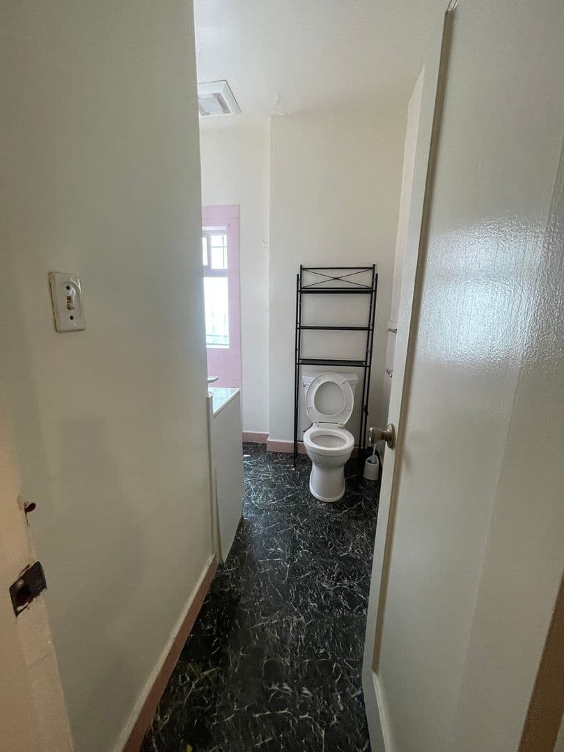 Berkeley Apartment: 2514 Piedmont Ave
