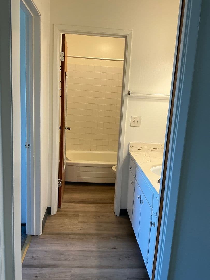 Berkeley Apartment: 2230 Haste St