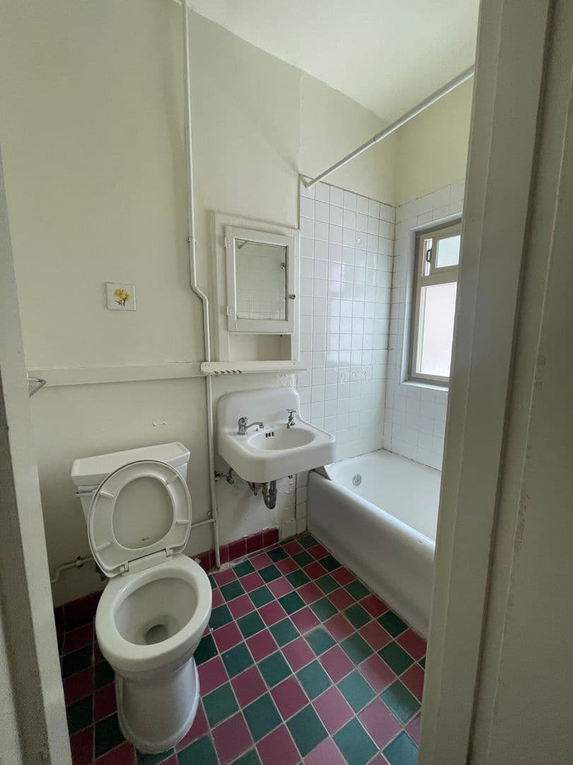 Berkeley Apartment: 2516 Piedmont Ave