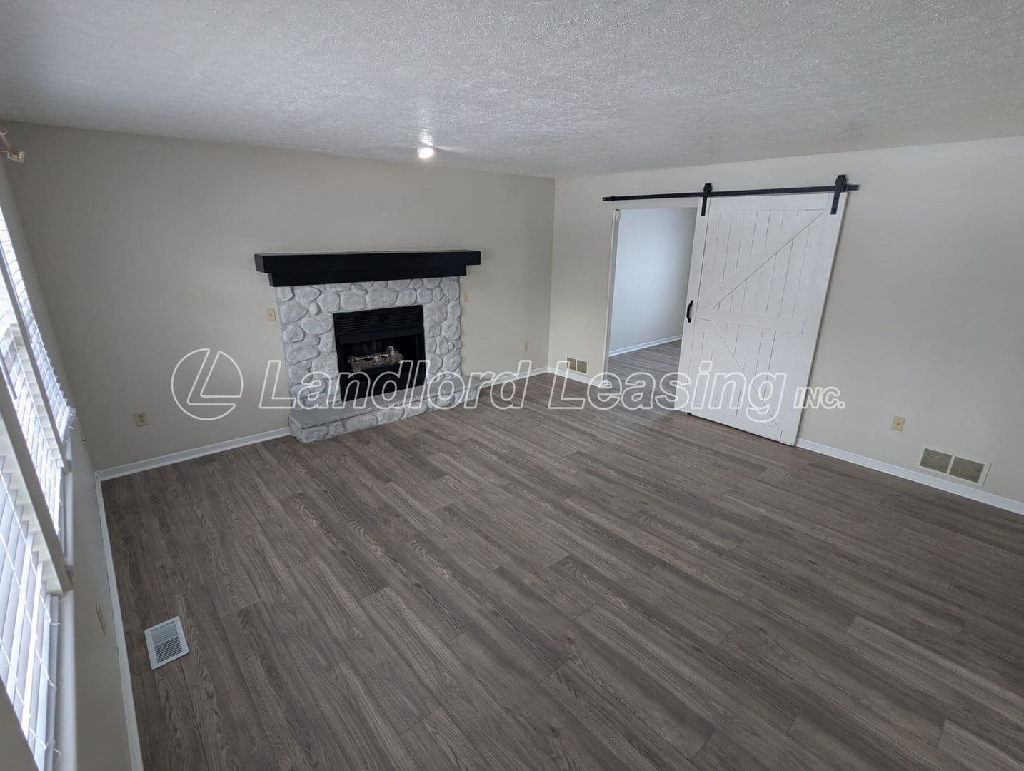 North Ridgeville House: 35330 Oxford Court