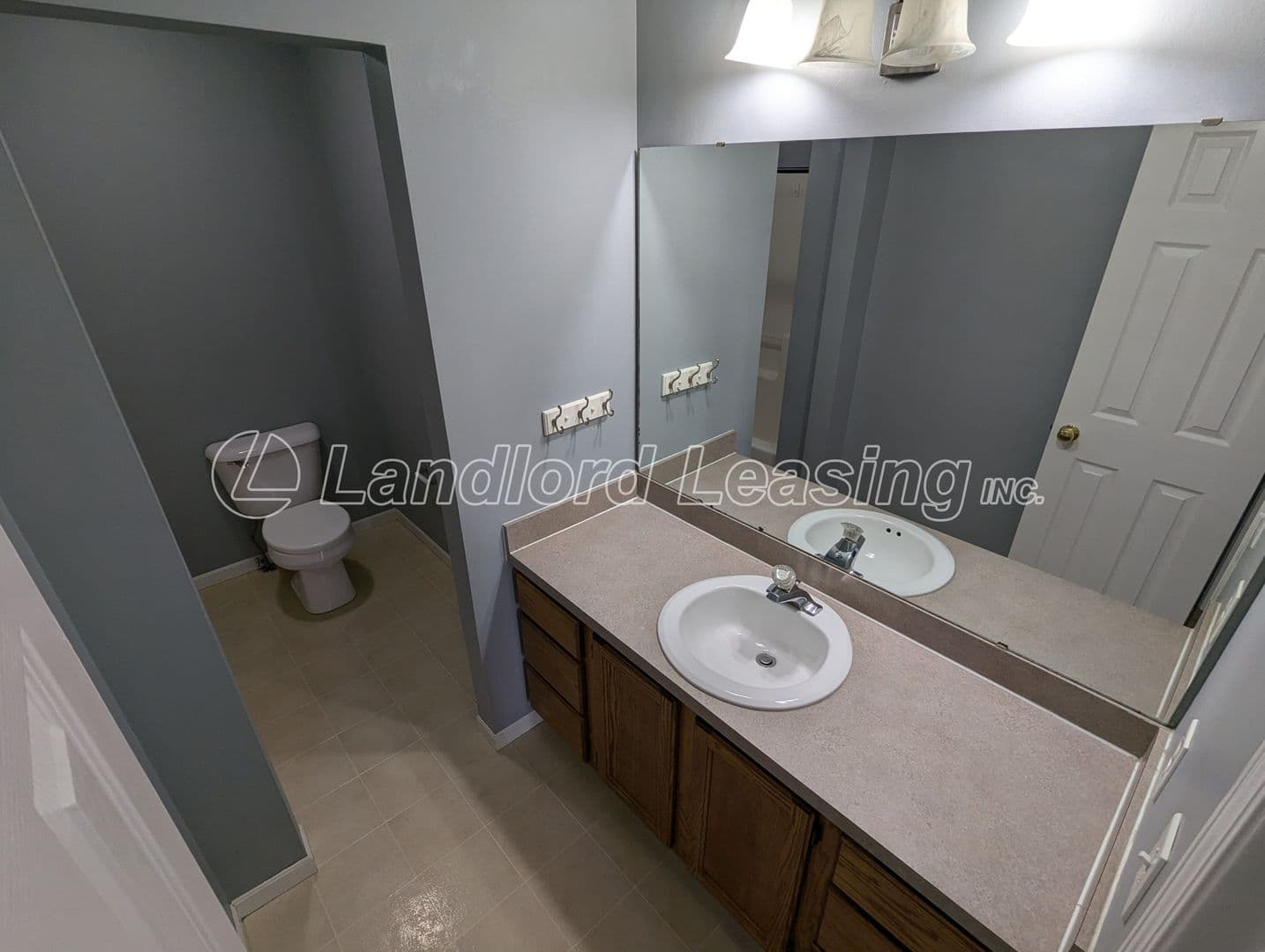 North Ridgeville House: 35330 Oxford Court