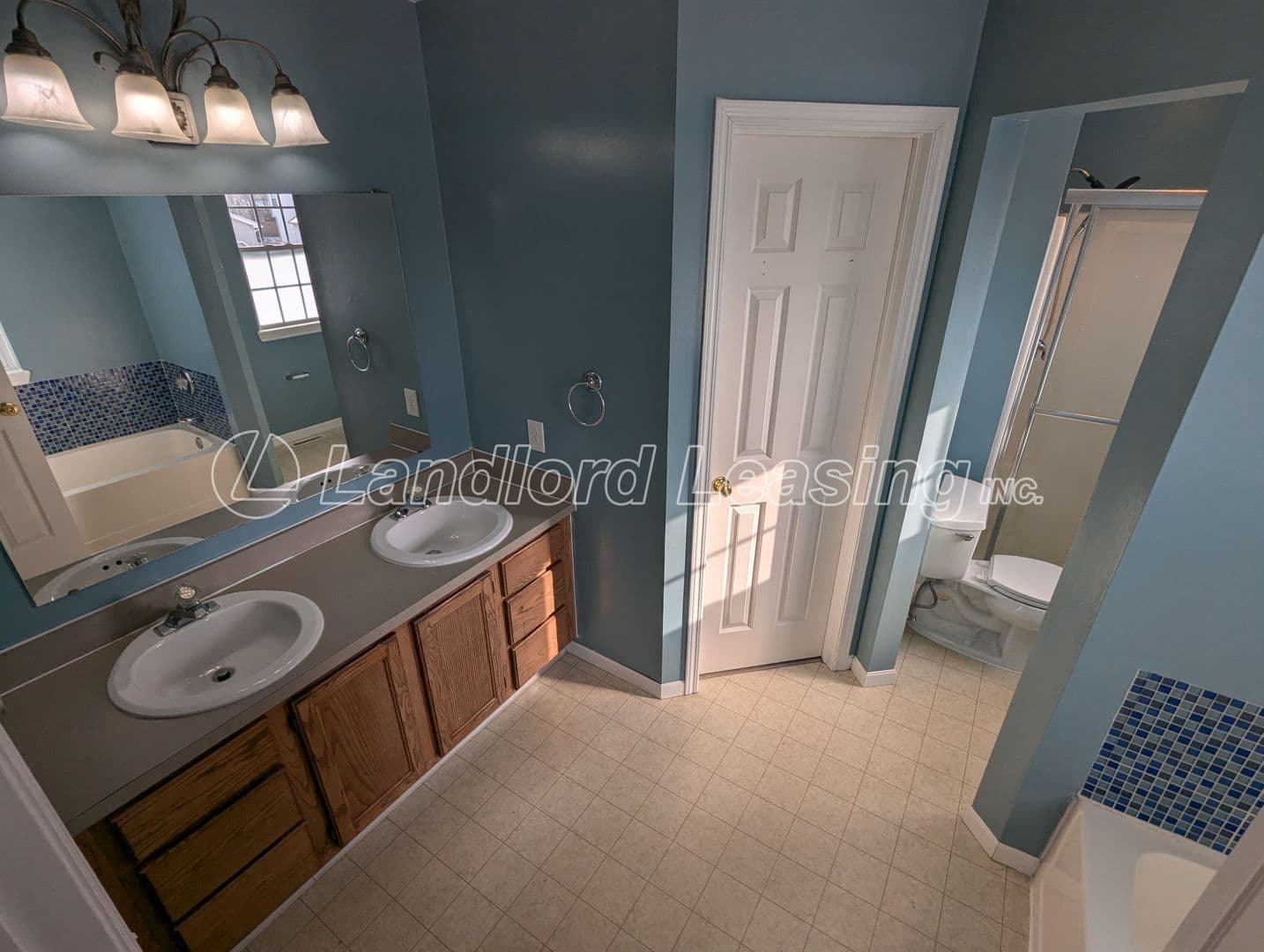 North Ridgeville House: 35330 Oxford Court