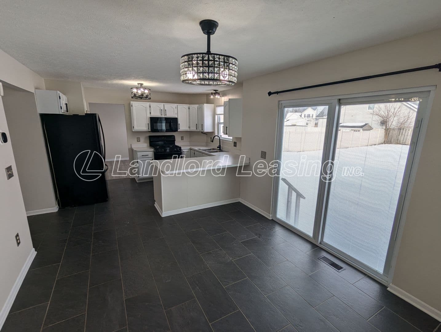North Ridgeville House: 35330 Oxford Court