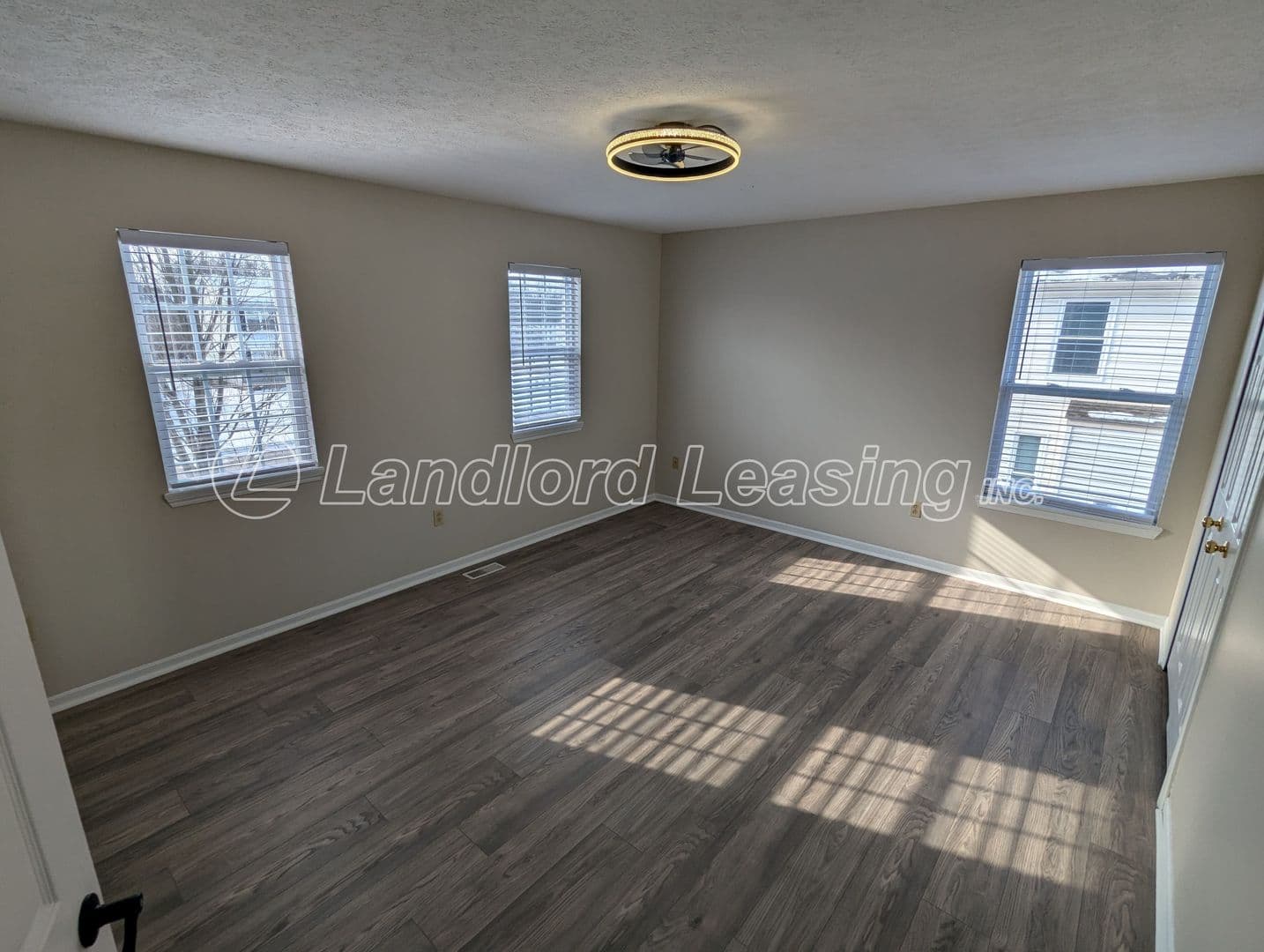 North Ridgeville House: 35330 Oxford Court