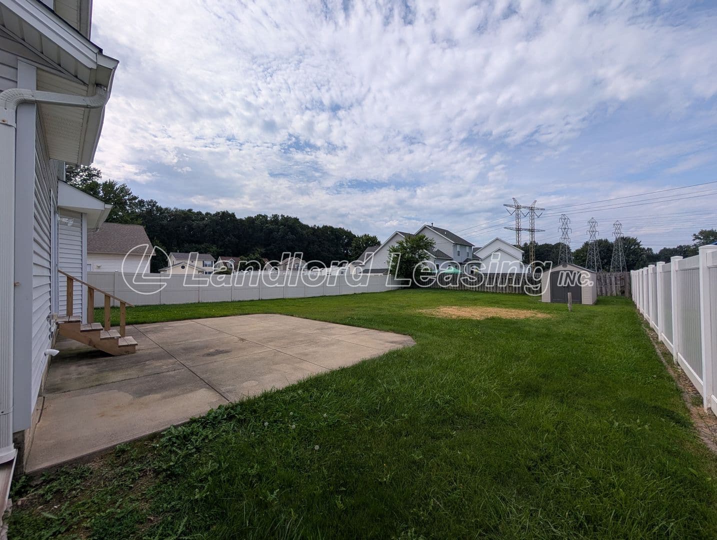 North Ridgeville House: 35330 Oxford Court
