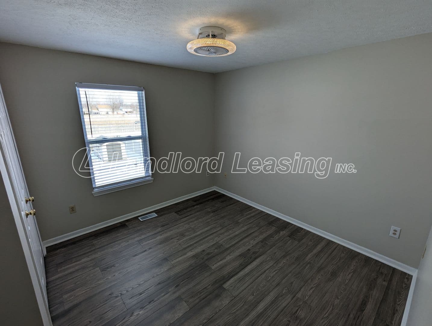 North Ridgeville House: 35330 Oxford Court