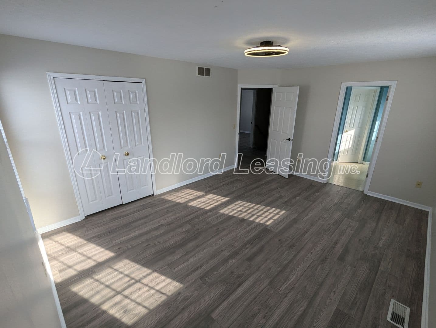 North Ridgeville House: 35330 Oxford Court