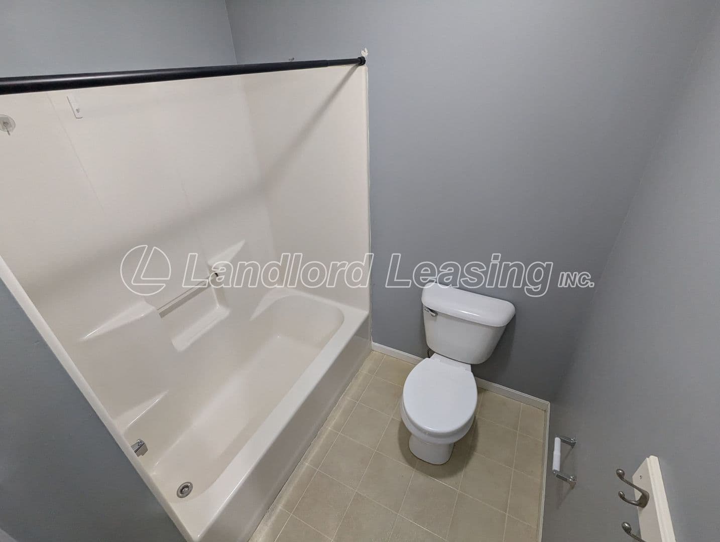 North Ridgeville House: 35330 Oxford Court