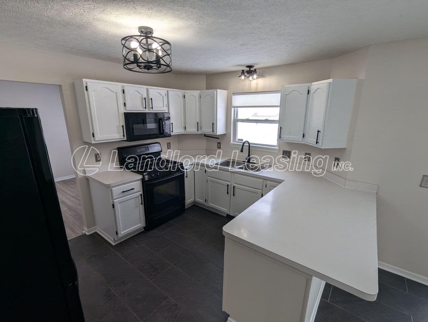 North Ridgeville House: 35330 Oxford Court