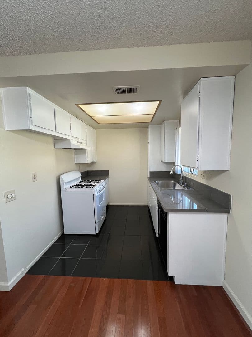 Placentia Apartment: 319 Josie Cir