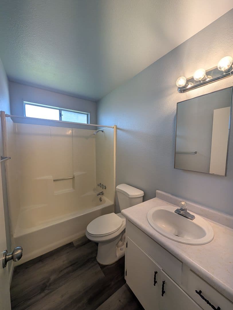 Turlock Apartment: 871 Vermont Ave