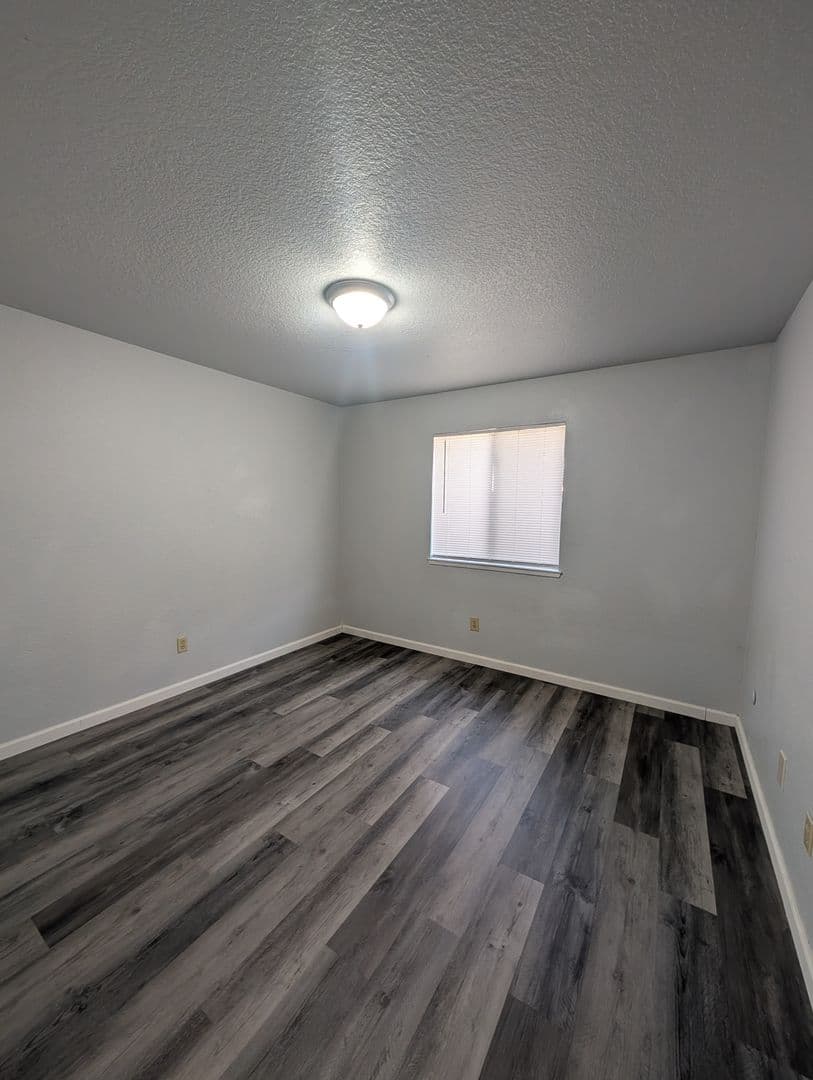 Turlock Apartment: 871 Vermont Ave