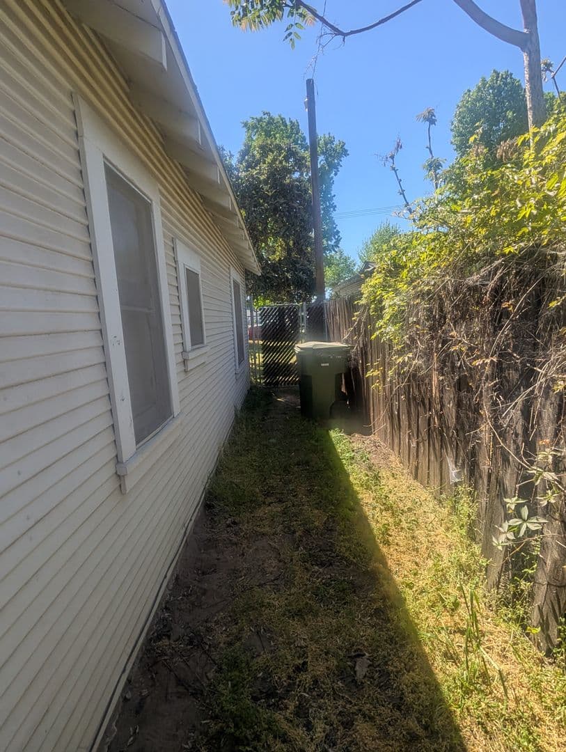Turlock Apartment: 423 North Center Street