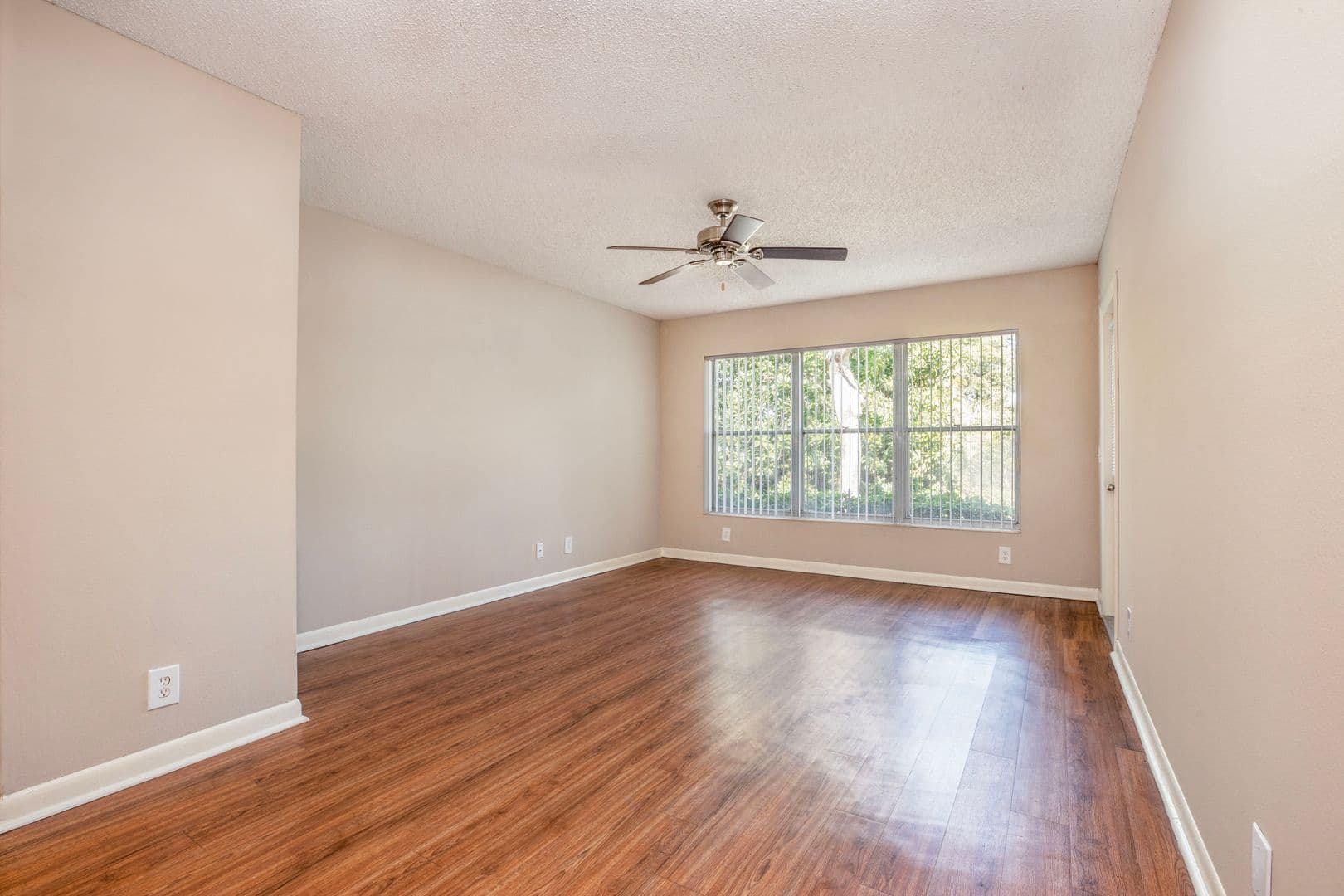 Coral Springs Apartment: 2801 Northwest 91st. Ave.