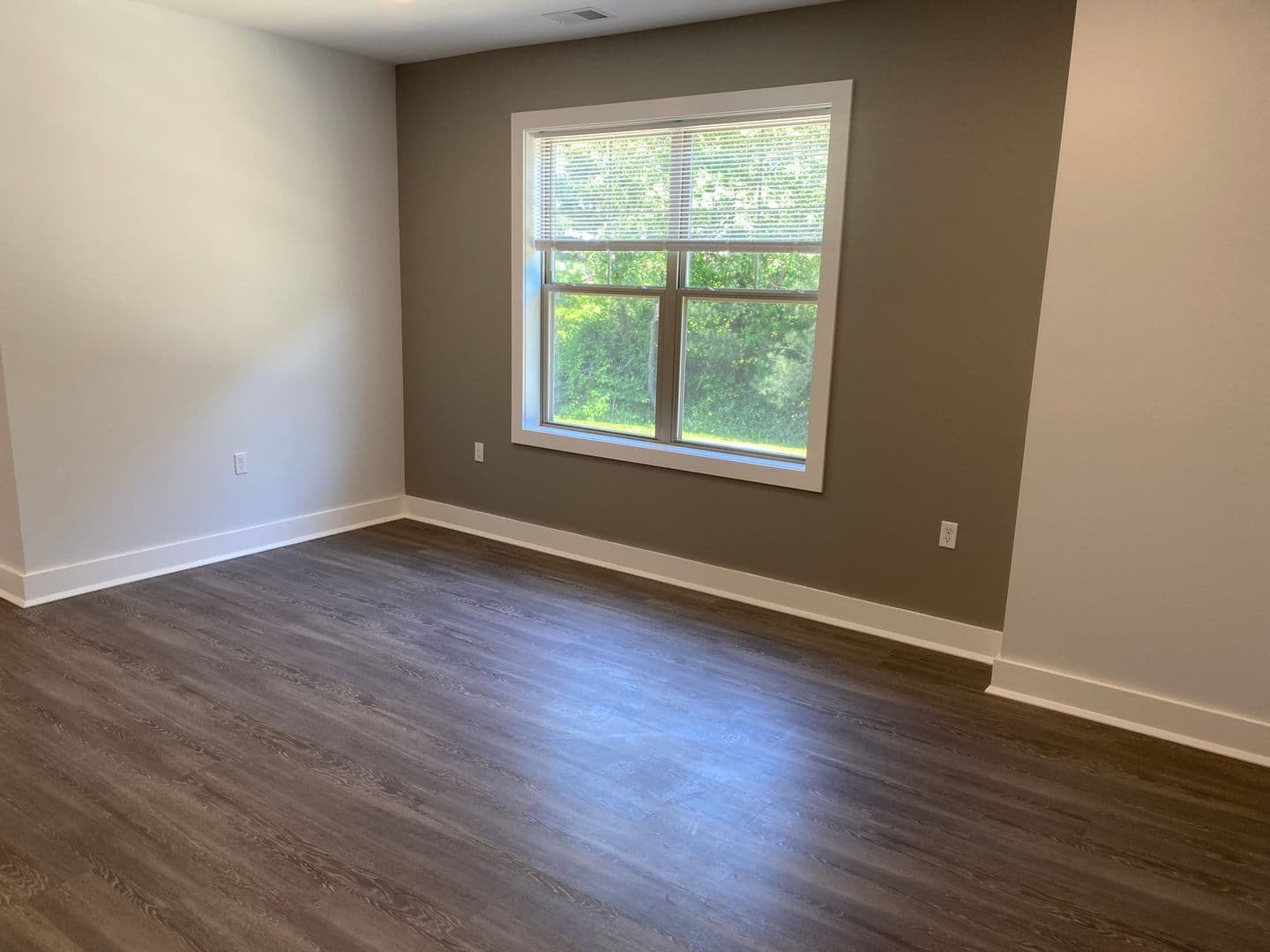Keasbey Apartment: 1200 Sunnyview Oval