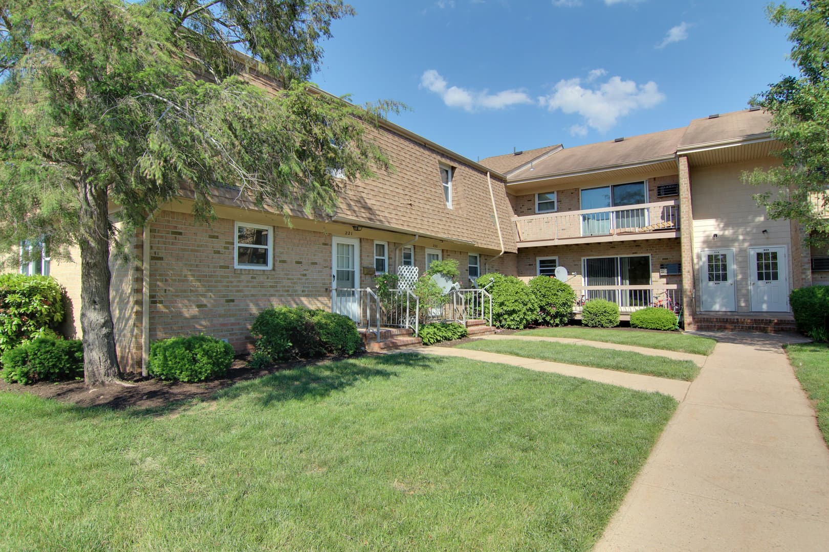 Hillsborough Apartment: 5 Bloomingdale Dr