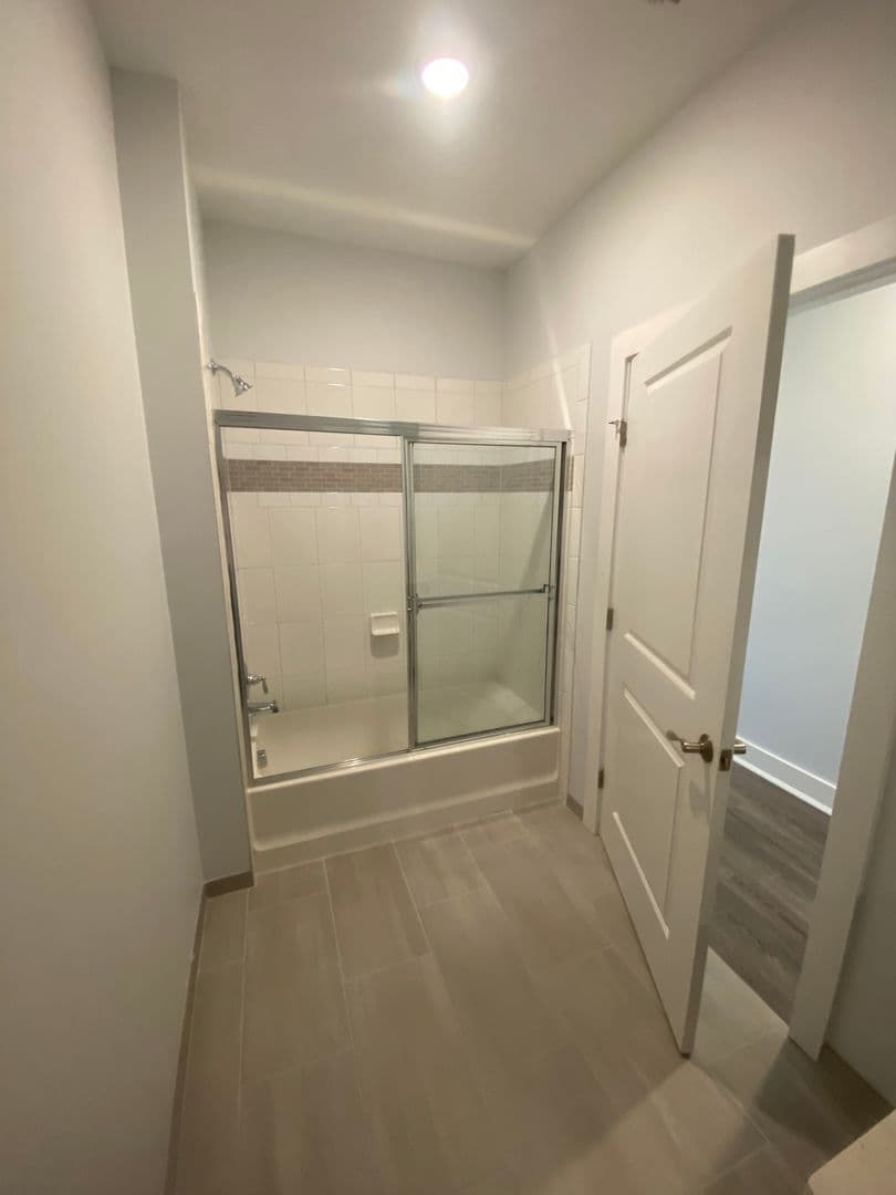 Keasbey Apartment: 1200 Sunnyview Oval