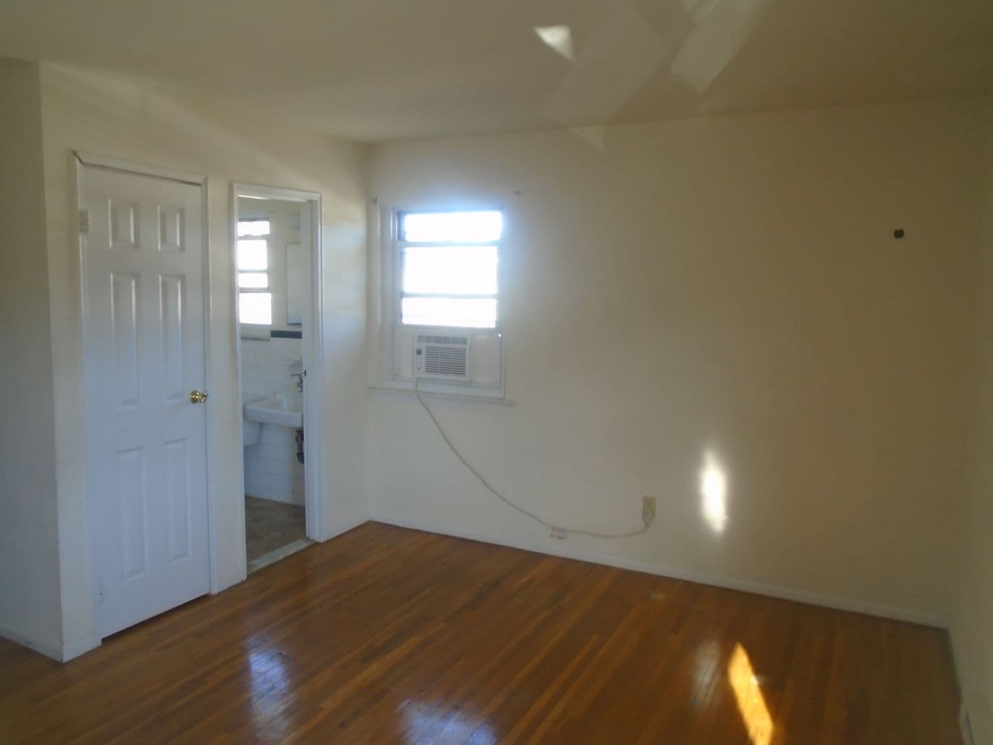Ocean Township Apartment: 33 Willow Dr.
