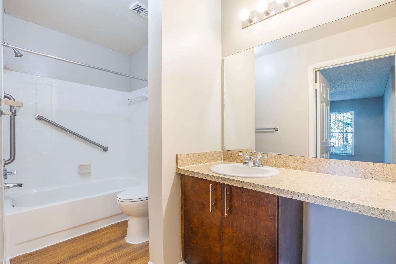 Coral Springs Apartment: 2801 Northwest 91st. Ave.