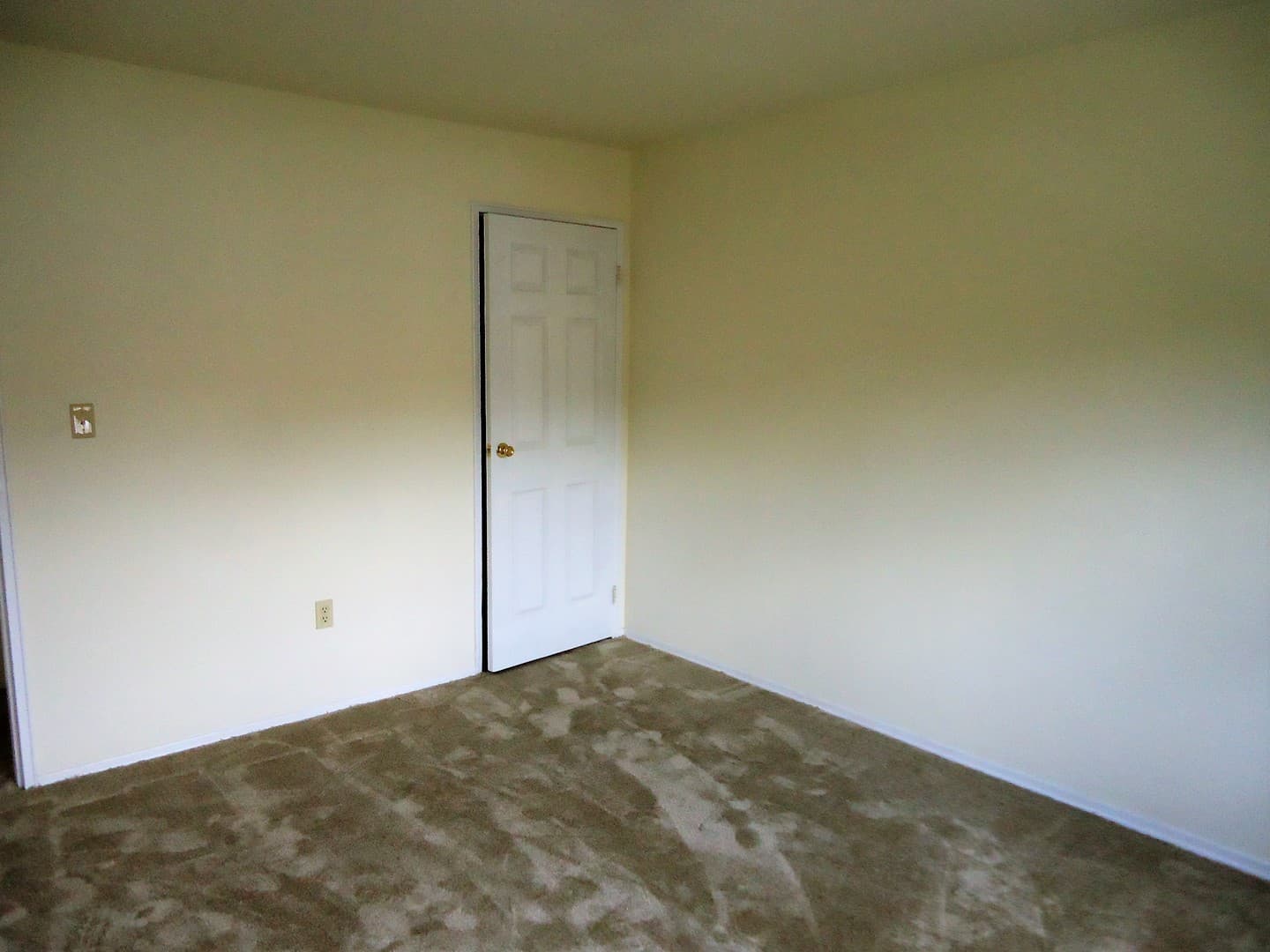 Ocean Township Apartment: 33 Willow Dr.