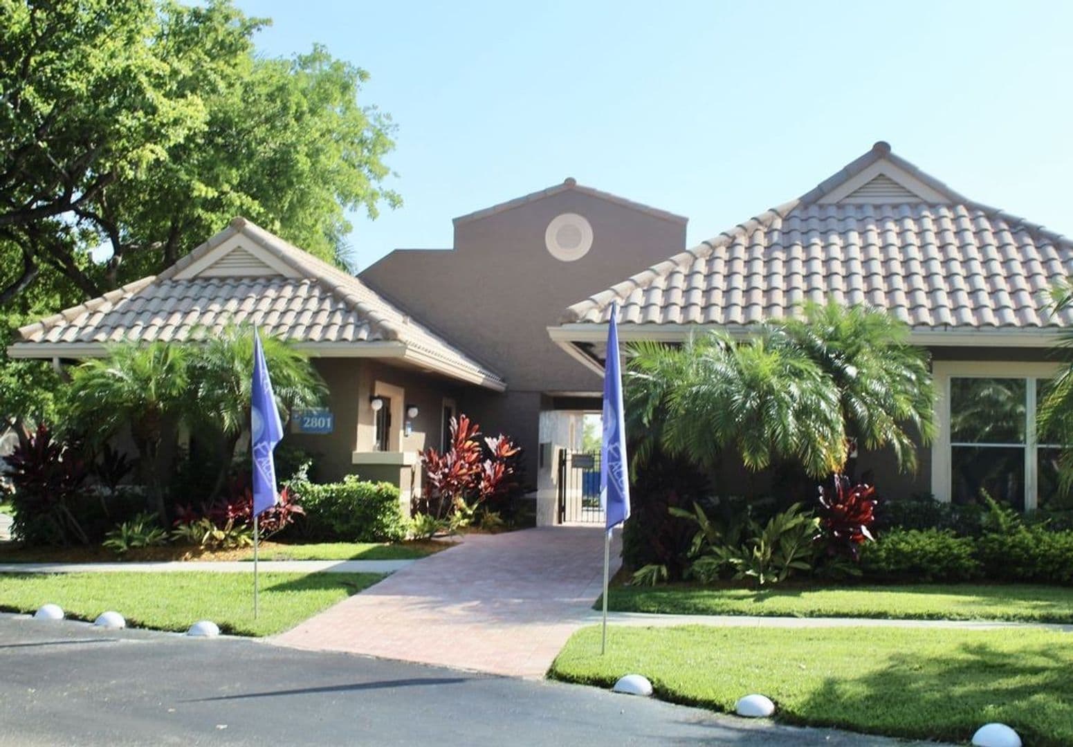 Coral Springs Apartment: 2801 Northwest 91st. Ave.