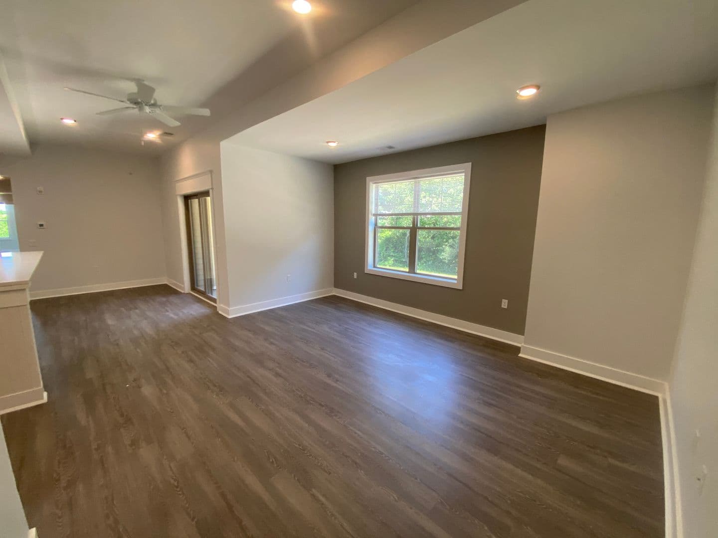 Keasbey Apartment: 1200 Sunnyview Oval