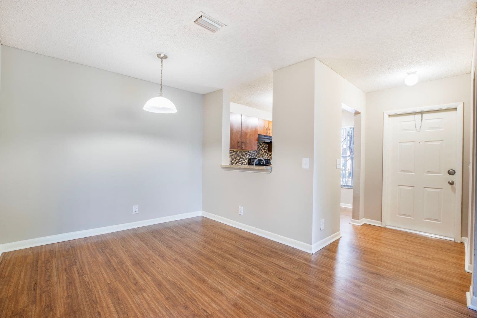 Coral Springs Apartment: 2801 Northwest 91st. Ave.
