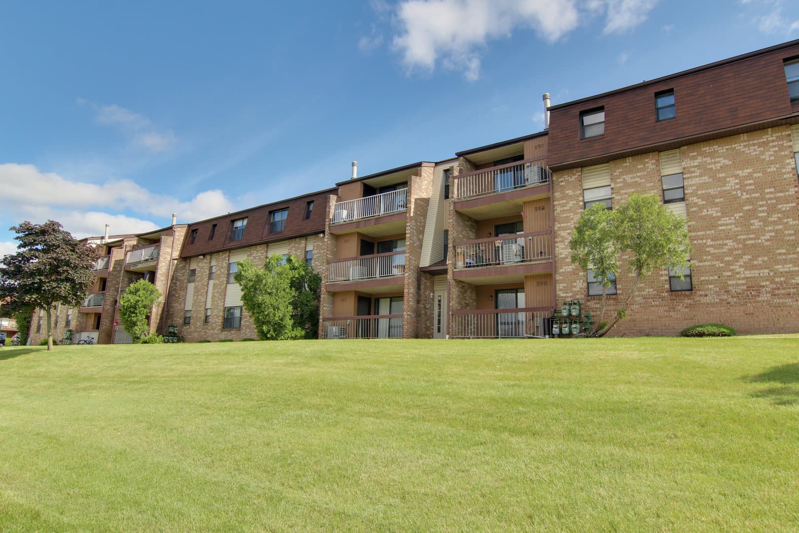 Keasbey Apartment: 1200 Sunnyview Oval