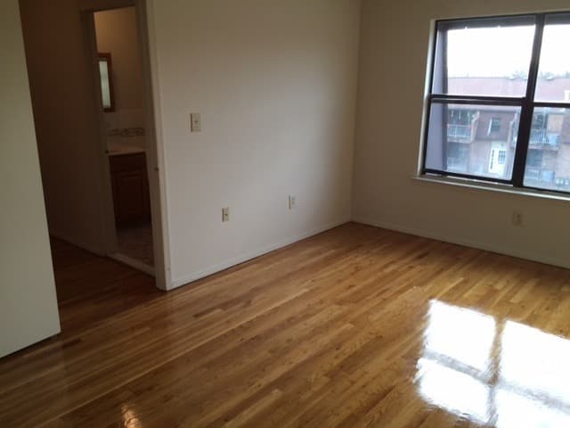Keasbey Apartment: 1200 Sunnyview Oval