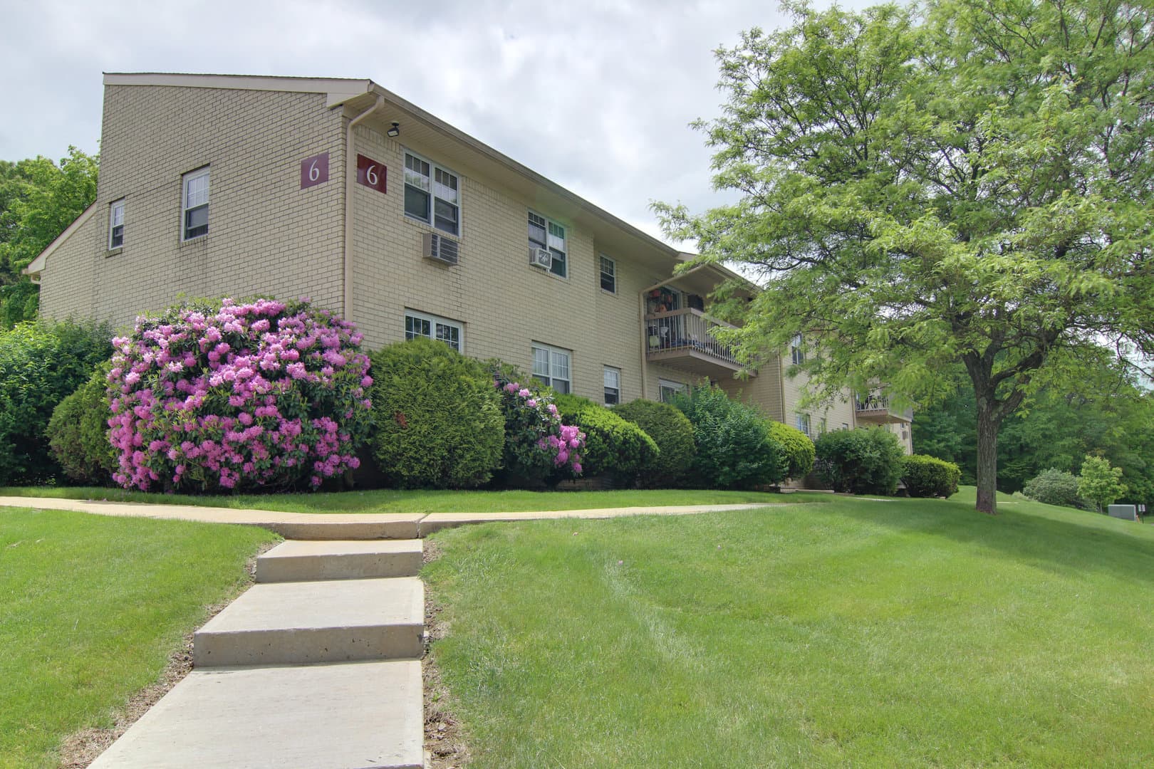 Netcong Apartment: 163 Route 46 West